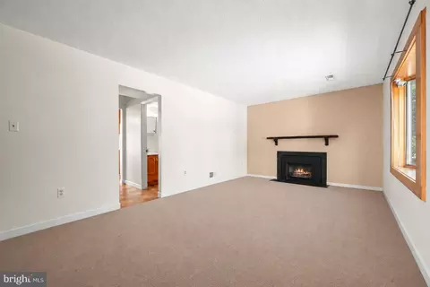 Living - 934 West St, Laurel, MD 20707 photo 4 of 5