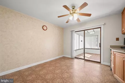 Entry Way - 934 West St, Laurel, MD 20707 photo 4 of 5