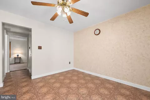 Entry Way - 934 West St, Laurel, MD 20707 photo 3 of 5