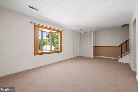 Living - 934 West St, Laurel, MD 20707 photo 2 of 5