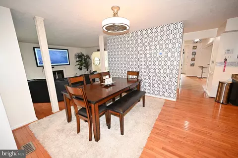 Dining - 5800 Bost, Clinton, MD 20735 photo 2 of 3