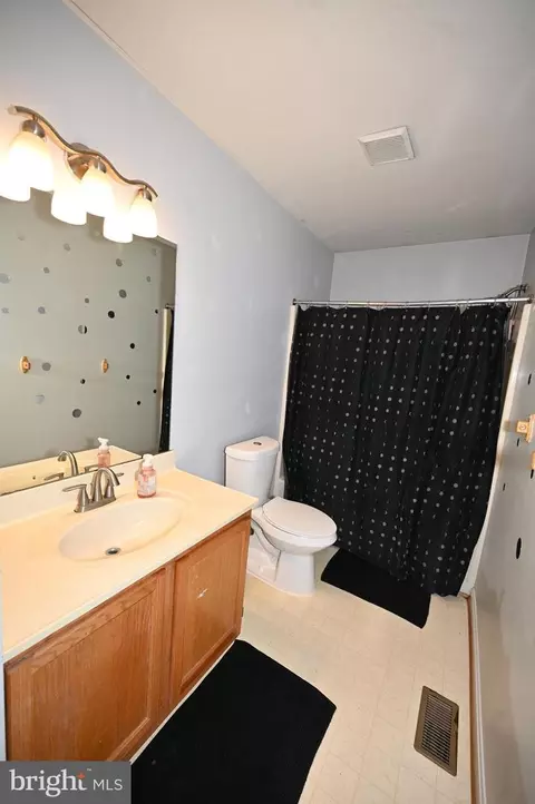 Bath - 5800 Bost, Clinton, MD 20735 photo 4 of 5