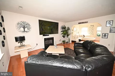 Living - 5800 Bost, Clinton, MD 20735 photo 2 of 4