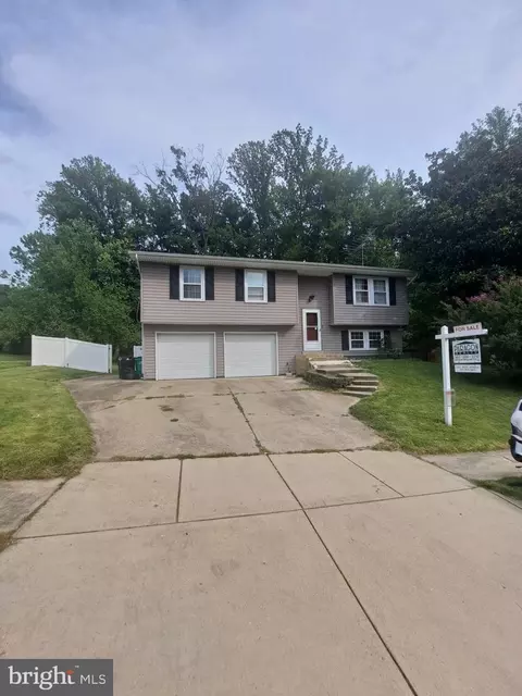 10306 Queen Elizabeth Dr, Marlboro, MD 20772