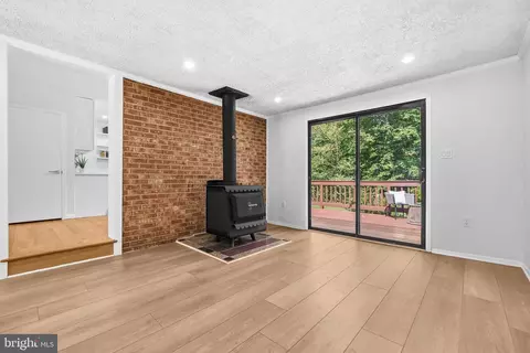 Living - 8618 Lantern Ln, Clinton, MD 20735 photo 4 of 4