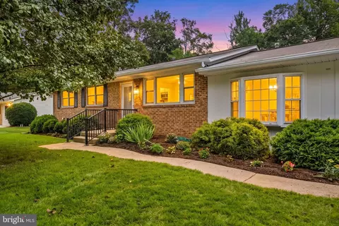 8618 Lantern Ln, Clinton, MD 20735