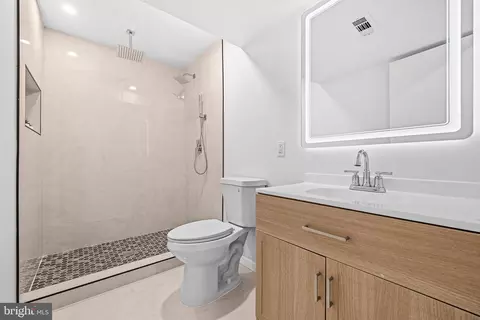 Bath - 8618 Lantern Ln, Clinton, MD 20735 photo 3 of 3
