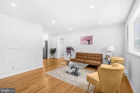 Living - 8618 Lantern Ln, Clinton, MD 20735 photo 2 of 4
