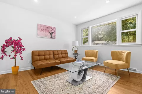 Living - 8618 Lantern Ln, Clinton, MD 20735 photo 1 of 4