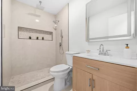 Bath - 8618 Lantern Ln, Clinton, MD 20735 photo 1 of 3