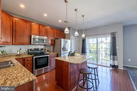 5526 Capital Gateway Dr #406, Suitland, MD 20746