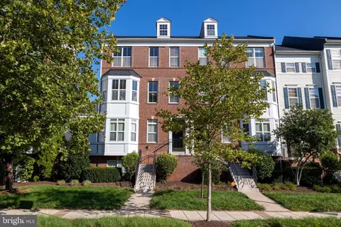 5526 Capital Gateway Dr #406, Suitland, MD 20746