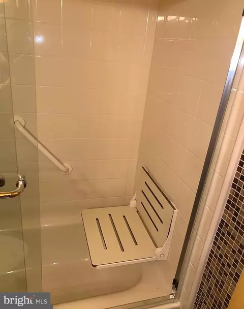 Bath - 8301 Heatherwick Dr, Brandywine, MD 20613 photo 6 of 7