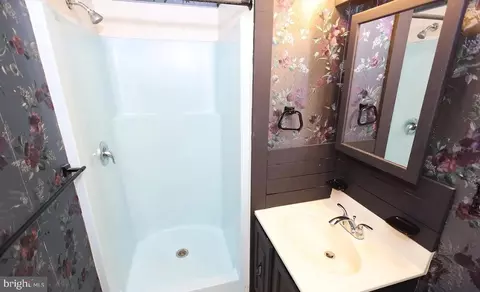 Bath - 8301 Heatherwick Dr, Brandywine, MD 20613 photo 3 of 7