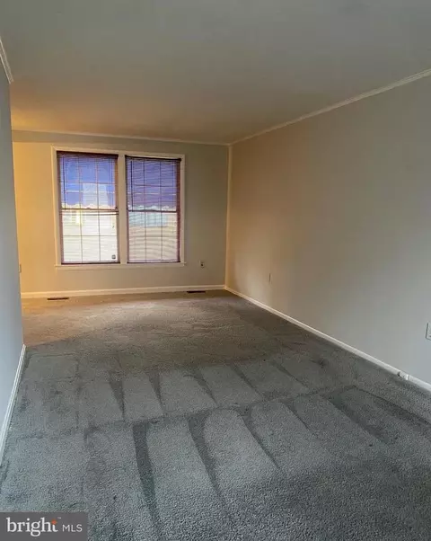 Living - 8301 Heatherwick Dr, Brandywine, MD 20613 photo 5 of 6