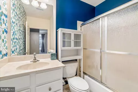 Bath - 603 7th St #402, Laurel, MD 20707 photo 1 of 1
