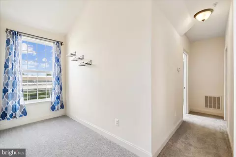 Entry Way - 603 7th St #402, Laurel, MD 20707 photo 5 of 6
