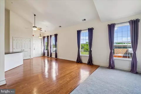 Living - 603 7th St #402, Laurel, MD 20707 photo 2 of 8