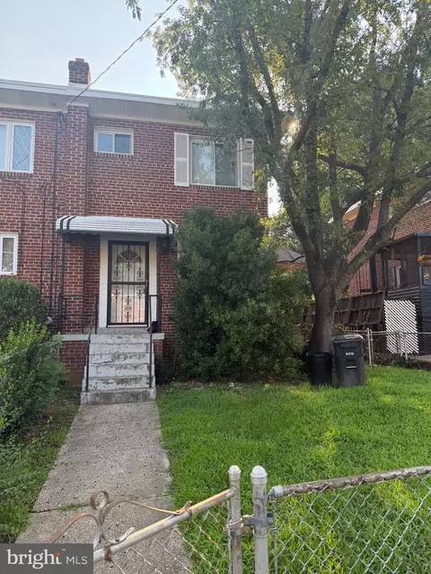 5310 Deal Dr, Oxon Hill, MD 20745