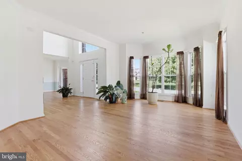 Living - 10105 Elgin Cir, Bowie, MD 20721 photo 3 of 10