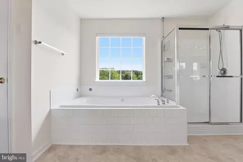 Bath - 10105 Elgin Cir, Bowie, MD 20721 photo 2 of 3