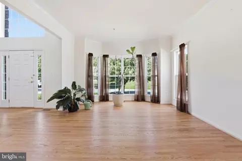 Living - 10105 Elgin Cir, Bowie, MD 20721 photo 1 of 10