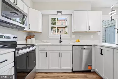 Kitchen - 2807 Red Oak Ln, Lanham, MD 20706 photo 3 of 5