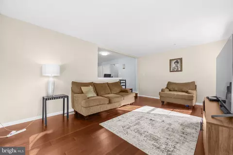 Living - 7108 E Clinton St, Clinton, MD 20735 photo 4 of 5