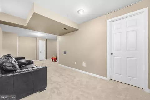 Entry Way - 7108 E Clinton St, Clinton, MD 20735 photo 4 of 4