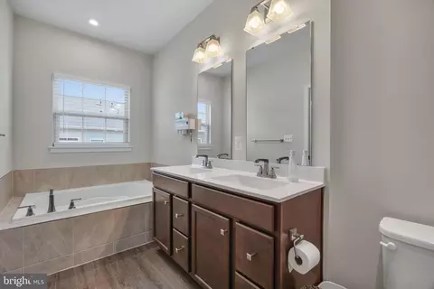 Entry Way - 14504 Star View Ln, Laurel, MD 20707 photo 9 of 11