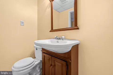 Bath - 4312 Kinmount Rd, Lanham, MD 20706 photo 3 of 3