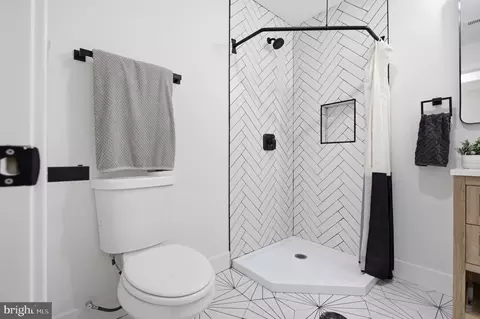 Bath - 5200 Baltimore Ln, Lanham, MD 20706 photo 5 of 6