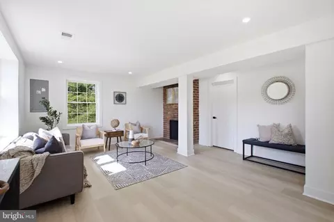 Living - 5200 Baltimore Ln, Lanham, MD 20706 photo 5 of 6