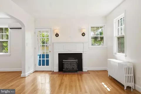 Living - 4209 30th St, Mount Rainier, MD 20712 photo 2 of 4