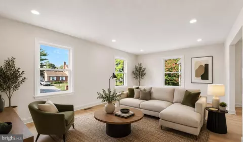 Living - 11700 Chantilly Ln, Bowie, MD 20721 photo 2 of 3