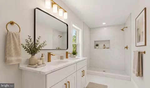 Bath - 11700 Chantilly Ln, Bowie, MD 20721 photo 2 of 4