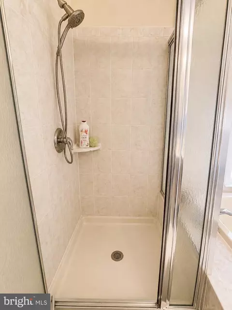 Bath - 15324 Brandywine Rd, Brandywine, MD 20613 photo 4 of 7