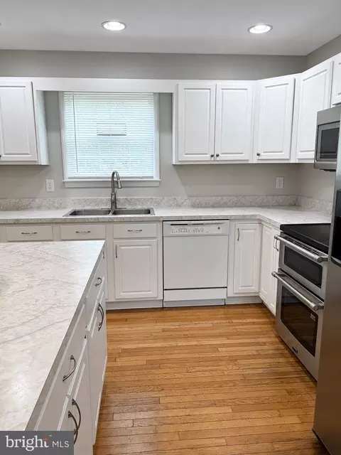 Kitchen - 15324 Brandywine Rd, Brandywine, MD 20613 photo 2 of 5