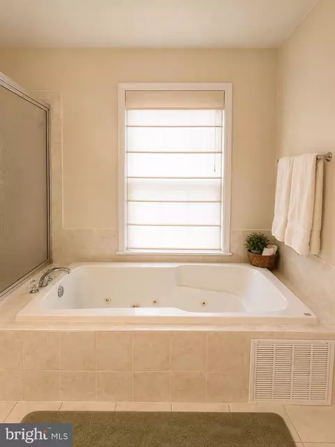 Bath - 15324 Brandywine Rd, Brandywine, MD 20613 photo 3 of 7