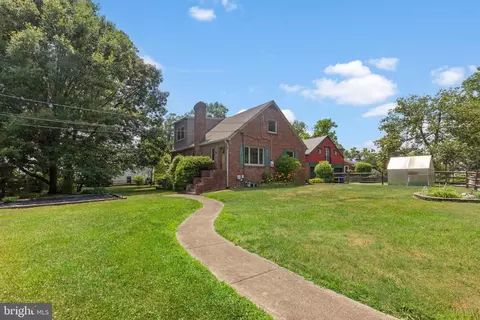 8522 Edmonston Rd, Berwyn Heights, MD 20740