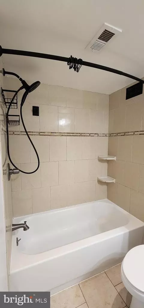Bath - 1836 Metzerott Rd #1710, Adelphi, MD 20783 photo 1 of 1