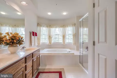 Bath - 2001 Clearwood Dr, Bowie, MD 20721 photo 2 of 5