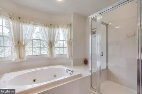 Bath - 2001 Clearwood Dr, Bowie, MD 20721 photo 3 of 5