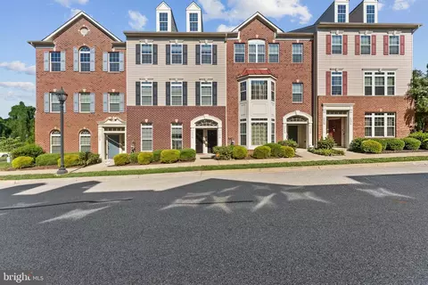 5656 Virginia Ln #70, Oxon Hill, MD 20745