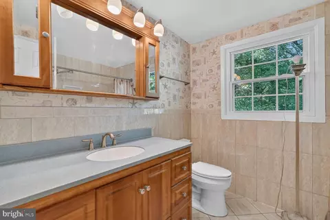 Bath - 8798 Oxwell Ln, Laurel, MD 20708 photo 2 of 4