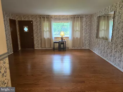 Living - 9101 Robinson St, Brandywine, MD 20613 photo 2 of 6