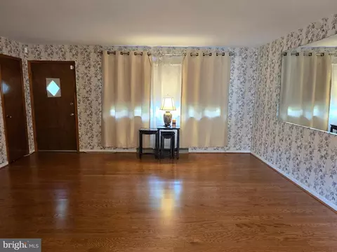 Living - 9101 Robinson St, Brandywine, MD 20613 photo 3 of 6