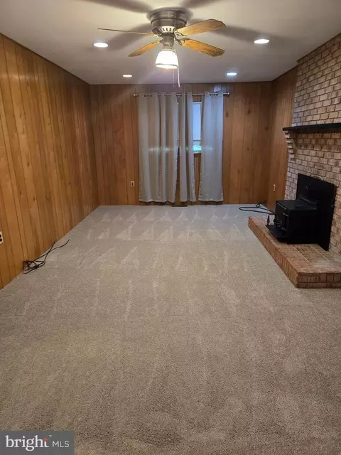 Living - 9101 Robinson St, Brandywine, MD 20613 photo 4 of 6