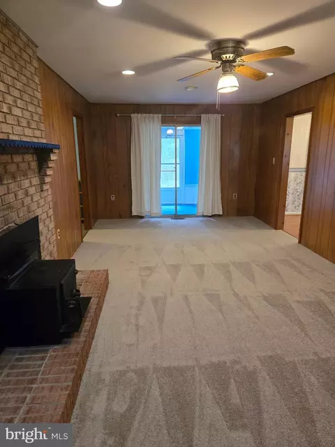 Living - 9101 Robinson St, Brandywine, MD 20613 photo 6 of 6