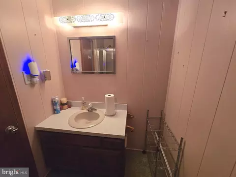 Bath - 9101 Robinson St, Brandywine, MD 20613 photo 2 of 2